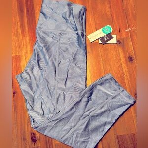 NWT Lola Getts Active Textured High Rise Capri Leggings